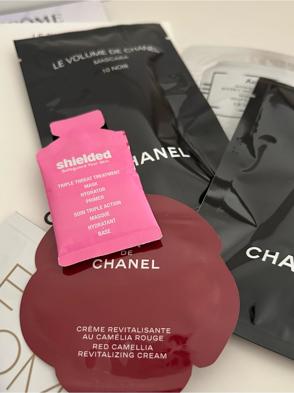 Beauty Samples Set - Picture 3 of 3